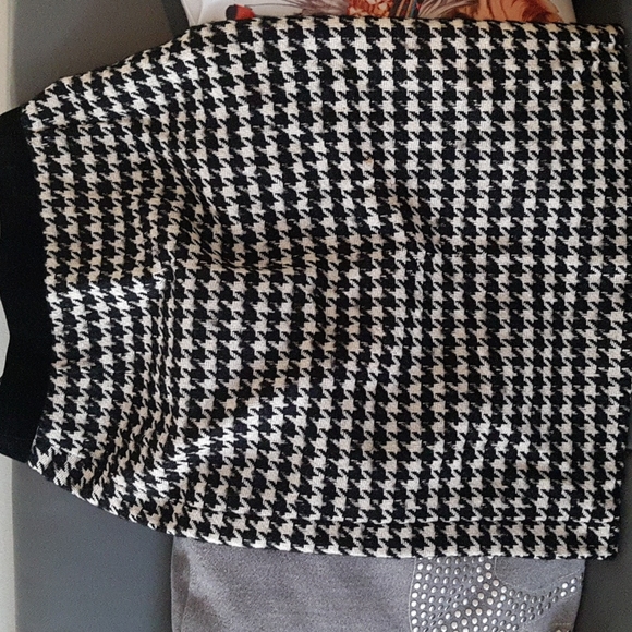 Authentic Escada black & white Skirt - Picture 3 of 7